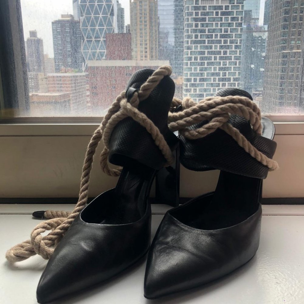 EXCLUSIVE RUNWAY HEELS! - Picture 3 of 3